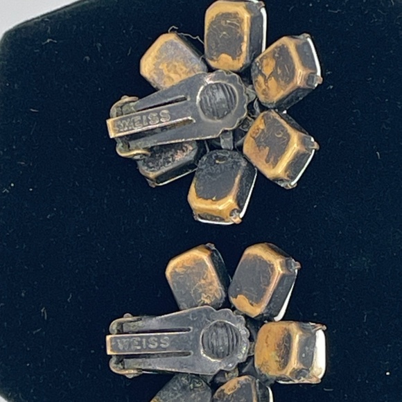 Vintage Weiss Earrings White Milk Glass Clip On Signed - Picture 3 of 6